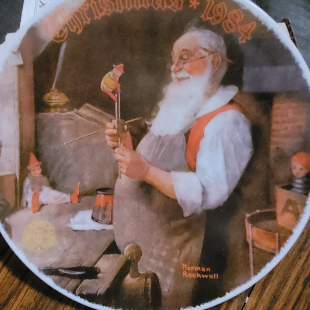 The Edwin Knowles China Co. 1984 Plate Norman Rockwell "Santa in His Workshop",